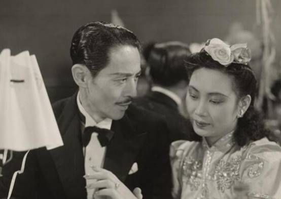 按说既然胡蝶都屈服于戴笠了,那她跟自己的丈夫潘有声之间应该就没有