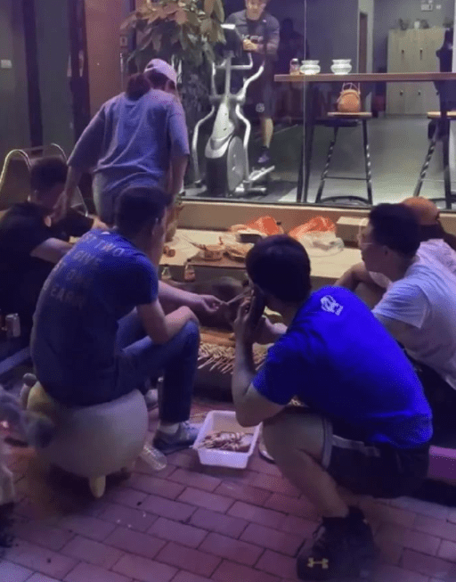 原创
衣服洗一洗还能要,孩子就算了吧!