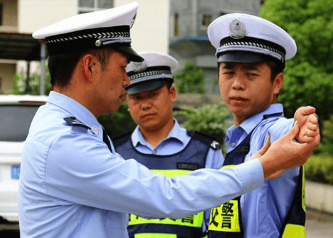 同樣是身穿警服輔警和協警看似好像一樣其實差的不是一星半點