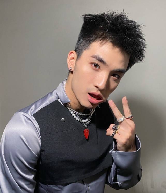 原创于德豪生日发文并配骚气写真曾屡遭球迷质疑碰瓷