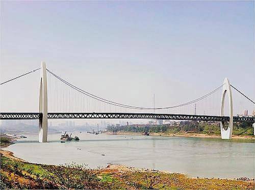 重庆将建的一座长江大桥，公轨两用，双层都可通汽车，主跨550米