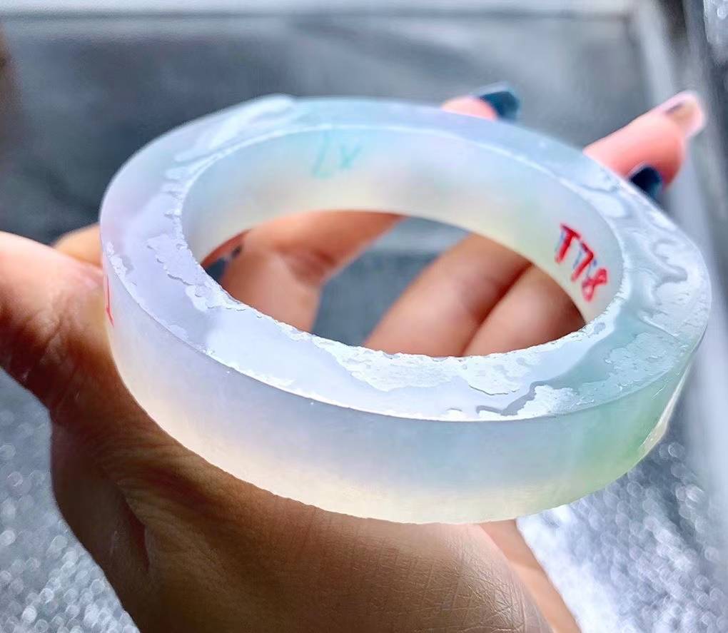 正冰飘花手镯胚冰冰透透灵动飘逸