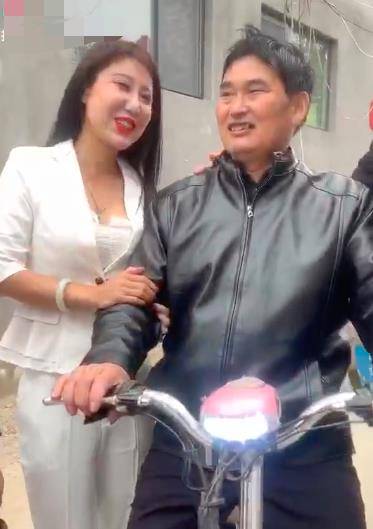 大衣哥哭的图片 a398e986356b4220916a436138d225cd.jpeg