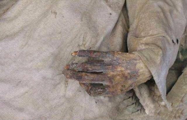 中华第一古尸之谜专家眼中的国宝为何在盗墓贼眼中一文不值