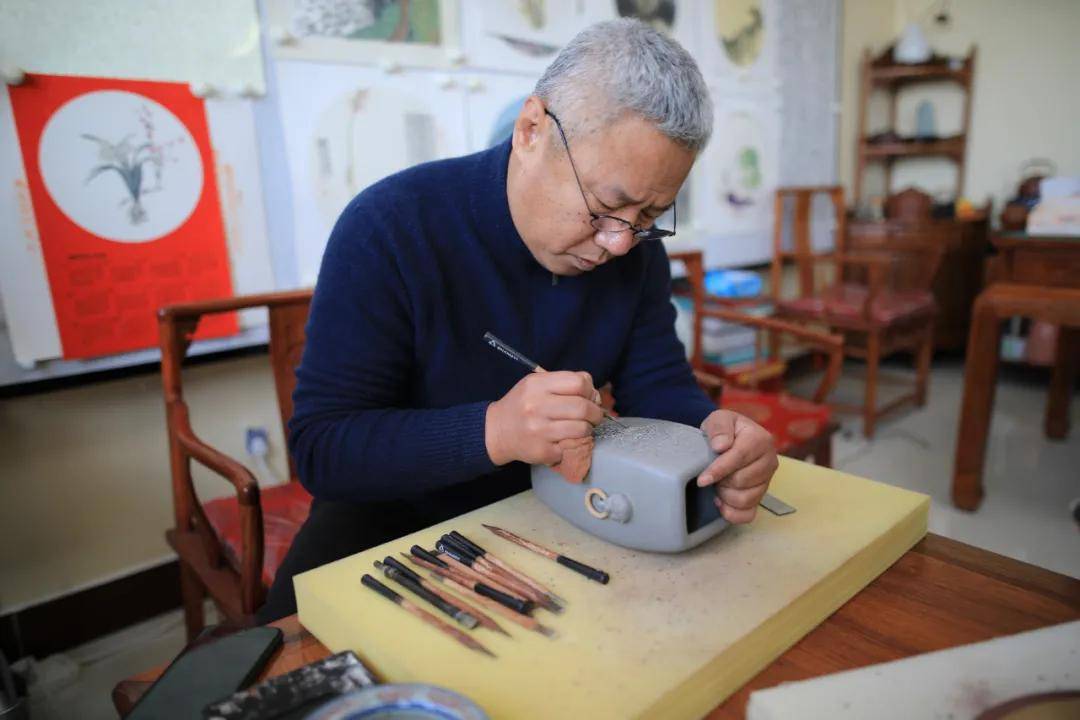 紫砂陶刻的探索创新王传友