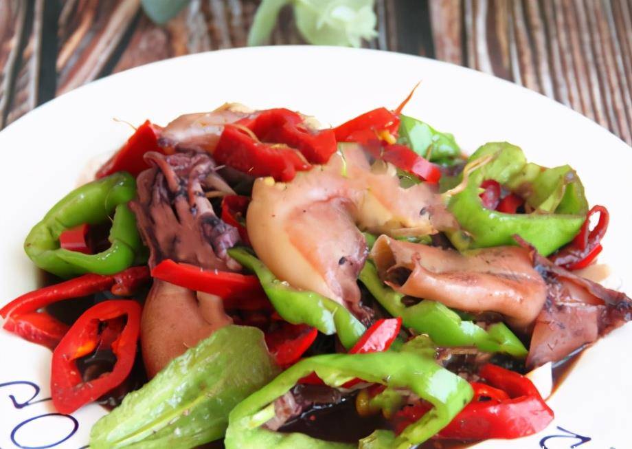 青椒炒笔管鱼的做法