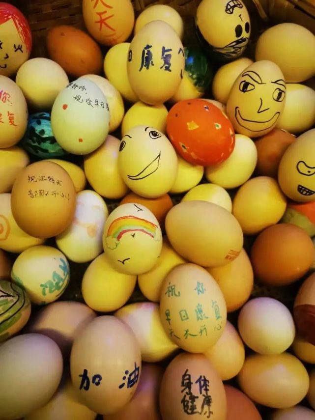 4月8号,福慧学校五(7)班黎妍伶同学收到了一筐鸡蛋.
