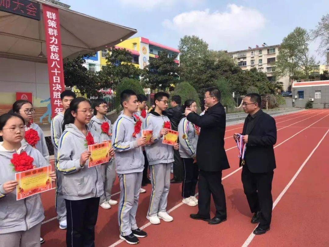 信阳市九中举行2021届中考80天冲刺誓师大会