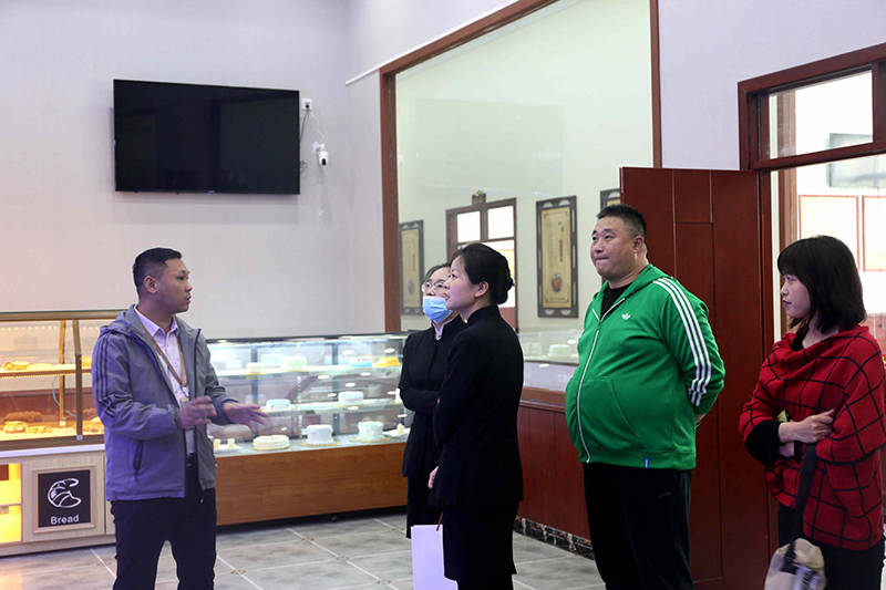 郑州裕达国贸酒店武经理一行前来学校参观考察谋求合作共赢