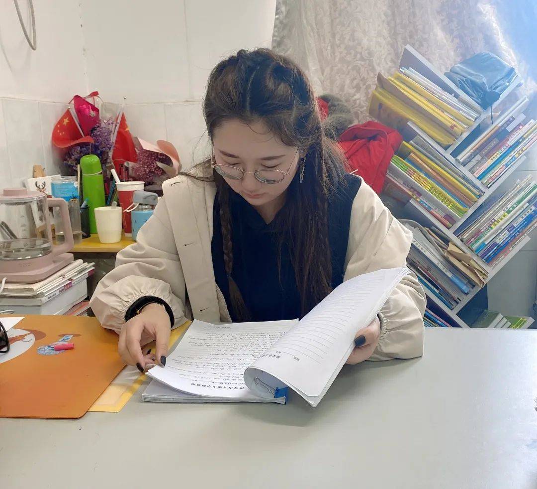 智慧和汗水演绎精彩人生——记文通中学优秀青年教师周颖