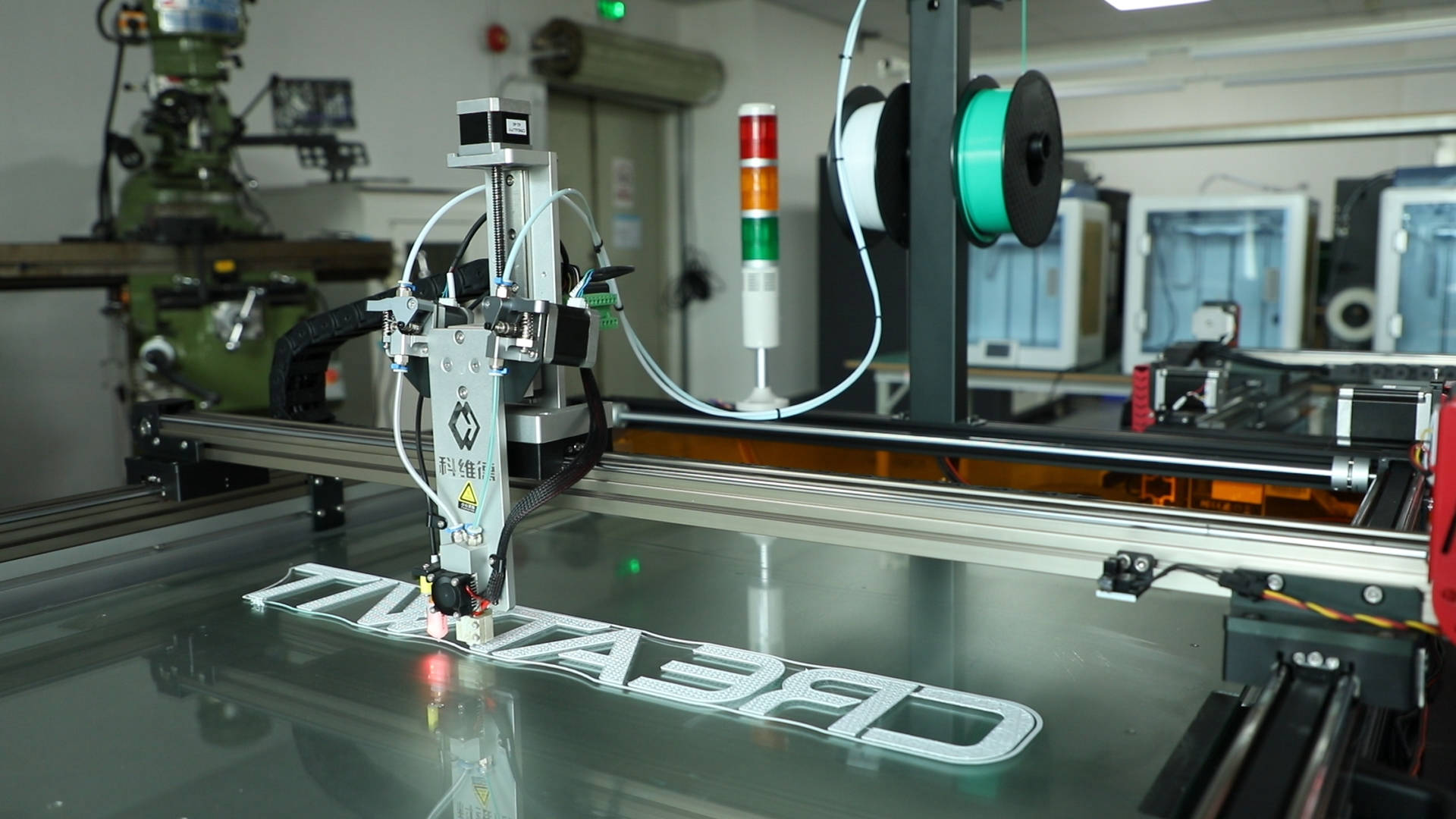 3,节省成本和人工发光字3d打印机无需人工切削,机器智能化制作和生产