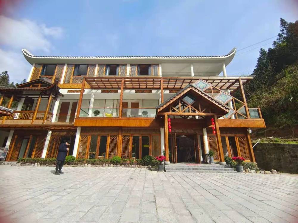 牧笛溪村如今发展民宿3家,农家乐6家,拉动全乡旅游接待能力提升.