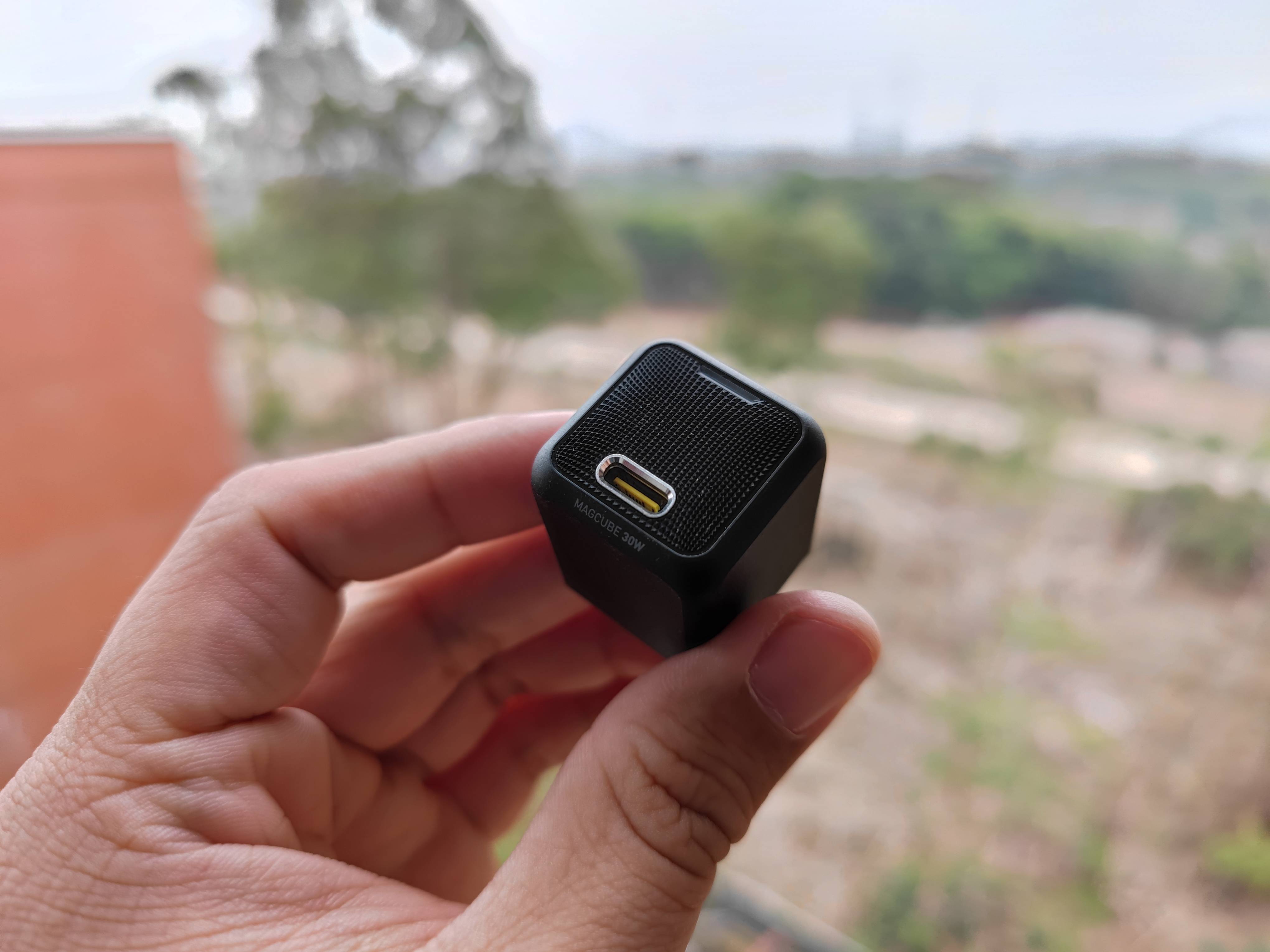 指示灯|AOHI Magcube30w微型大功率充电器充电黑科技体验