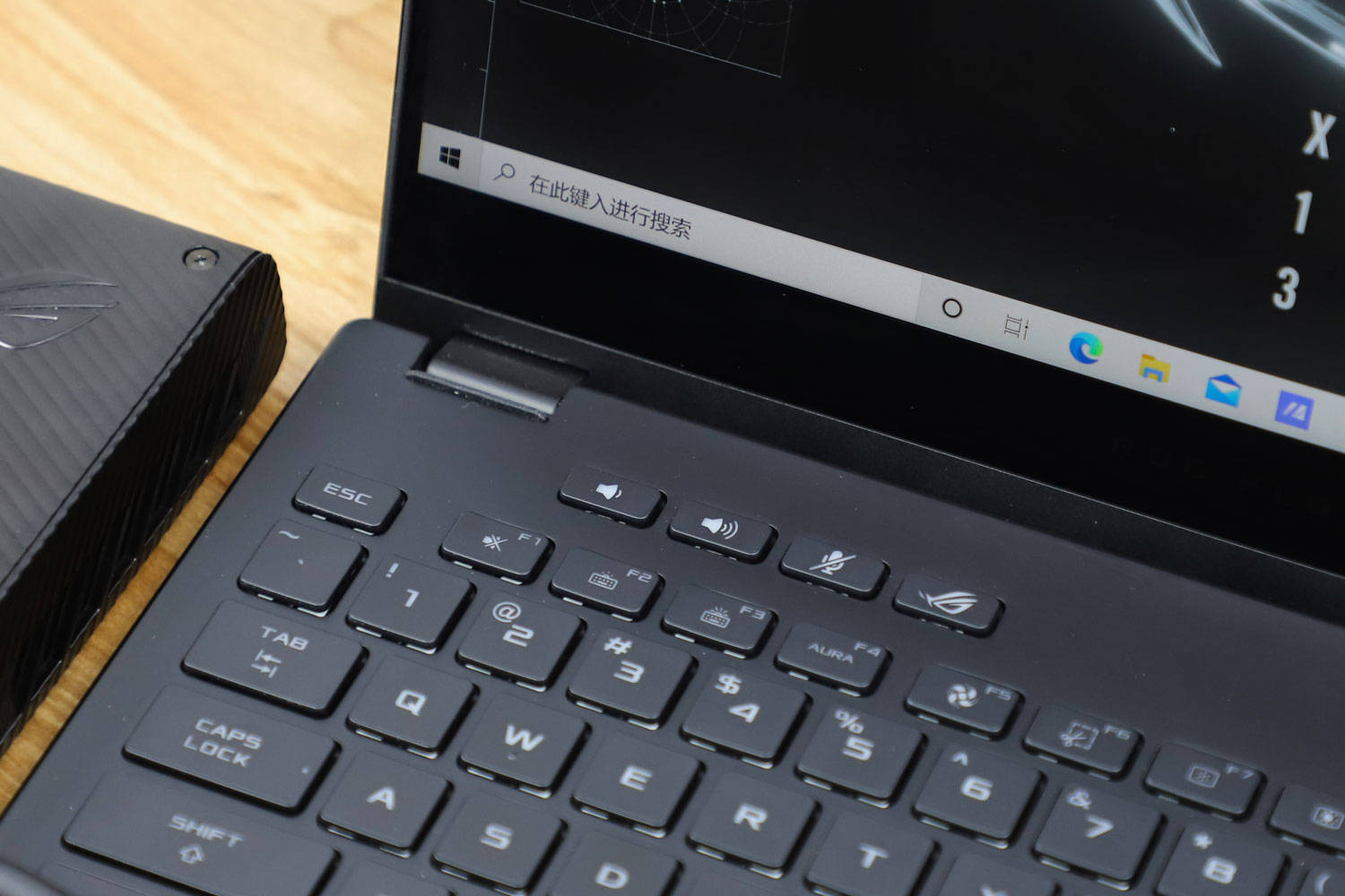 等有关,那么rog幻13屏幕在100%srgb高色域 pantone色彩认证 adaptive