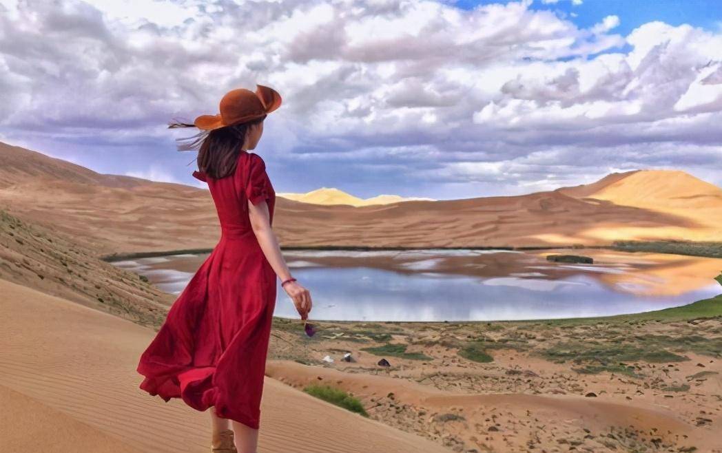 内蒙古有个中国最美沙漠，火烧风时有发生，每年大量游客聚集在此