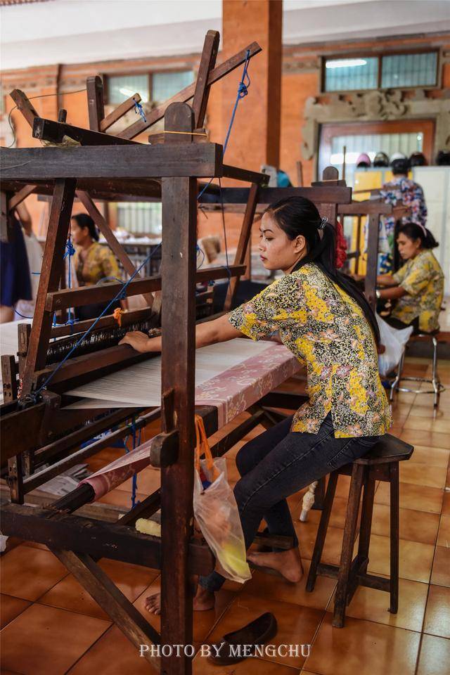 探访巴厘岛手工艺小村落，蜡染、银器、木雕，流传至今的匠人精神