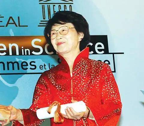 她笑称自己是物理所"四大恶人"之一_李方华