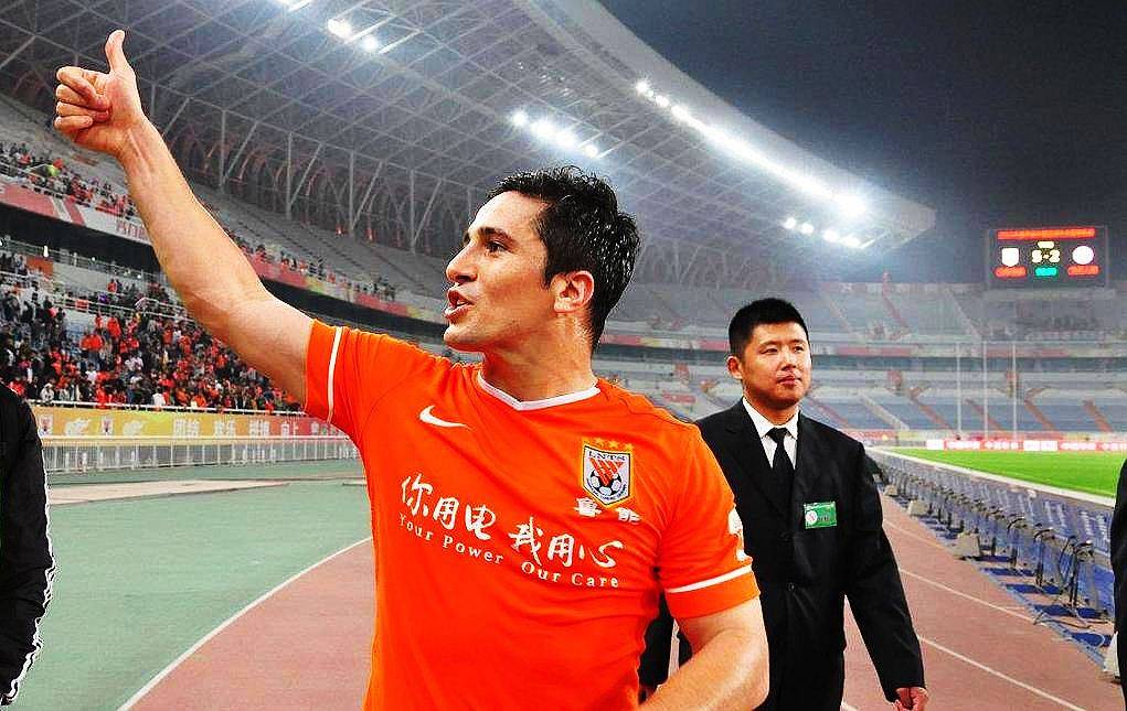 原创不走了32岁归化球员洛国富确定留队新赛季为恒大披荆斩棘