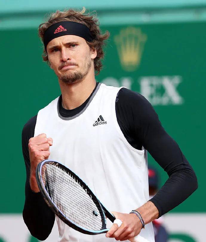 发挥稳定,以两个6-3击败刚刚在atp250撒丁岛站夺冠的意大利人索内戈