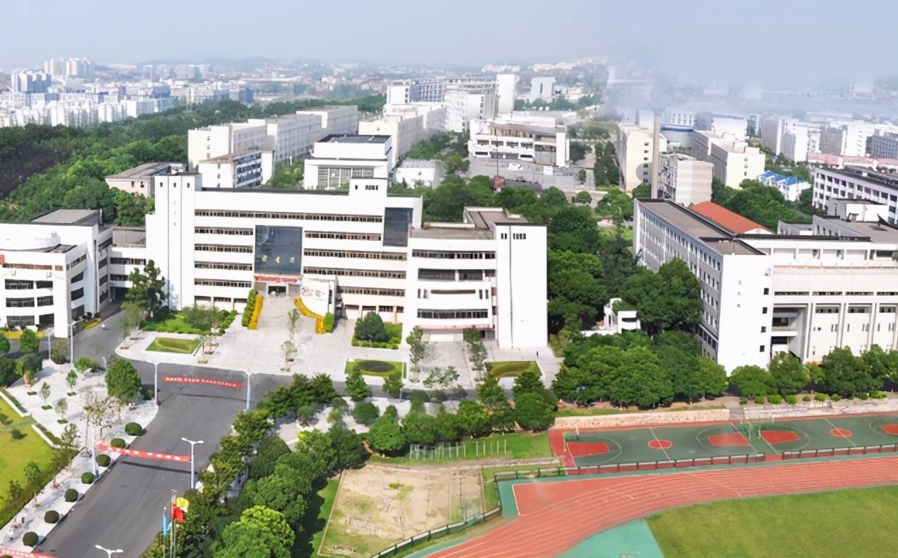 并且每100个华为员工中就有一个武职的大学生,所以也被称为"华为的后
