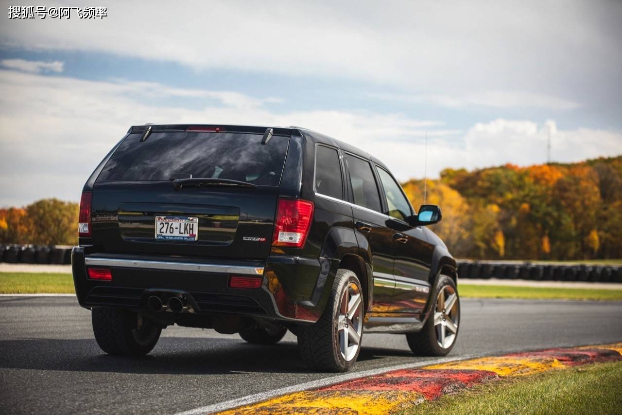 野蛮的超级suv2007年jeep大切诺基srt8