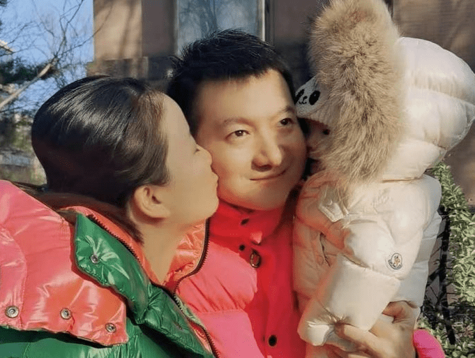 这两位央视知名主持竟是夫妻,因搭档多年结缘,如今过的咋样?_陈苏