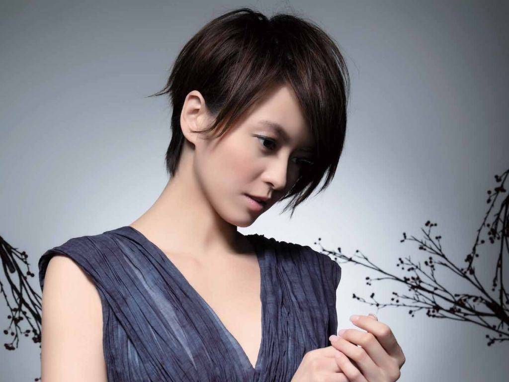 原创为郑伊健背上小三骂名转身嫁给外国人的梁咏琪现状如何