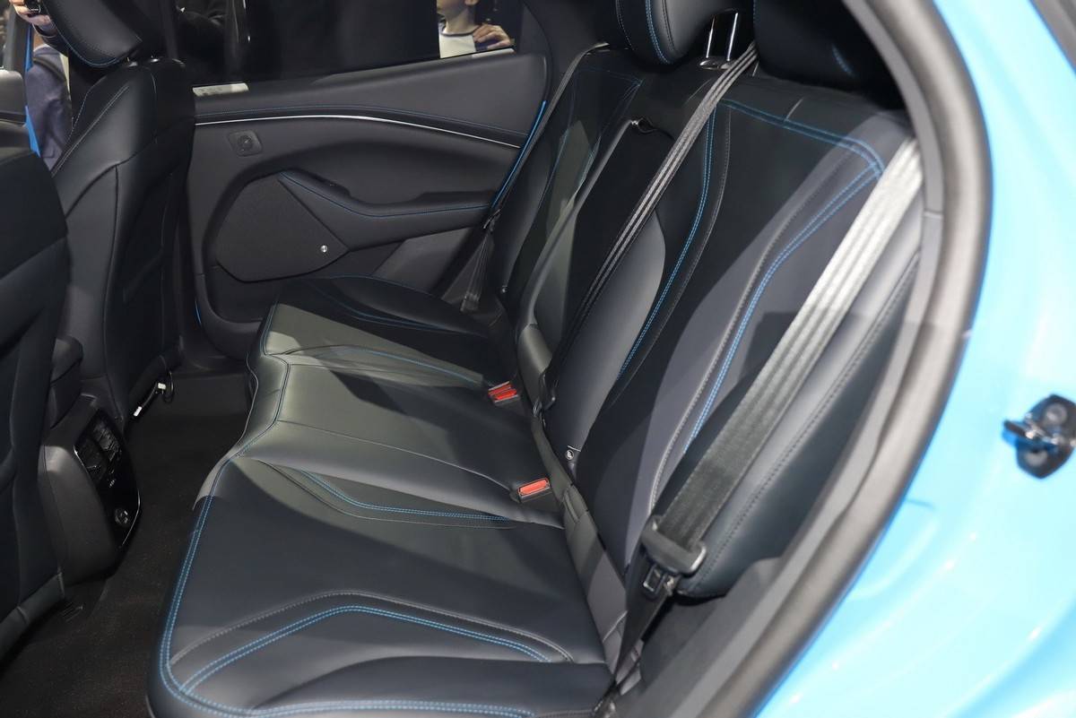 5万,最快4秒破百_mustang