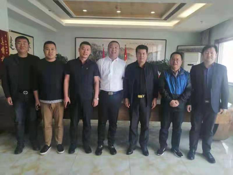 会议室,两商会相关领导进行了座谈,刘俊河会长首先感谢省商会马会长