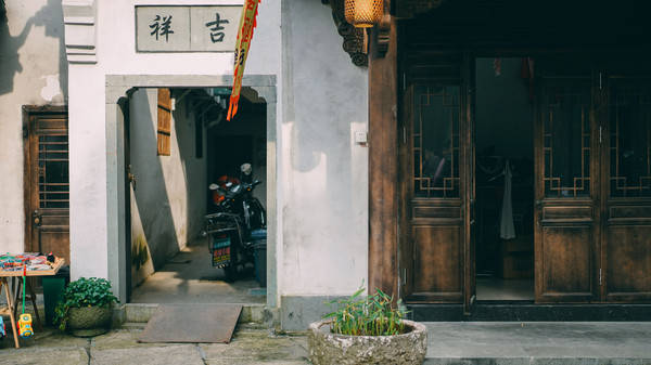 距杭州仅1个多小时，有一个淳朴宁静的老街，游客不多门票0元