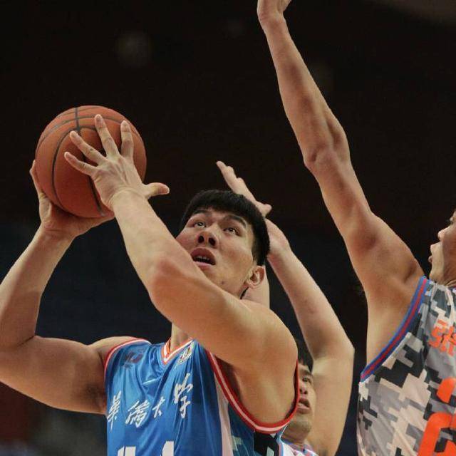 中国篮坛"奥尼尔",拒绝cba只打野球,如今年薪百万拥极品女友_铁牛