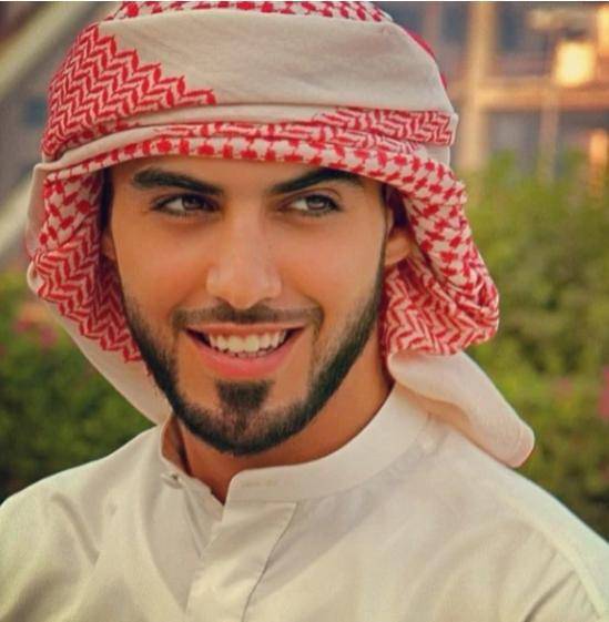 21岁阿拉伯男模因长得太帅被国家终生禁止回国如今变成这样