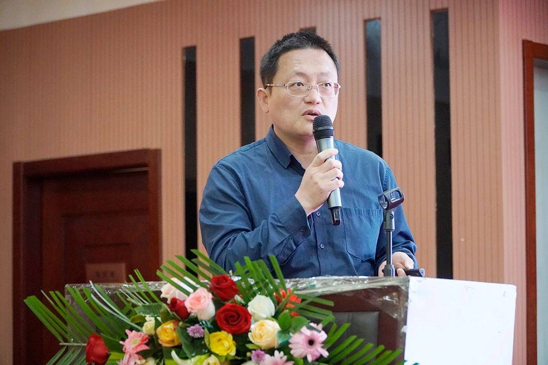 医学博士曹晓光《散光规划流程》北京大学眼科学博士袁梦克《当高度