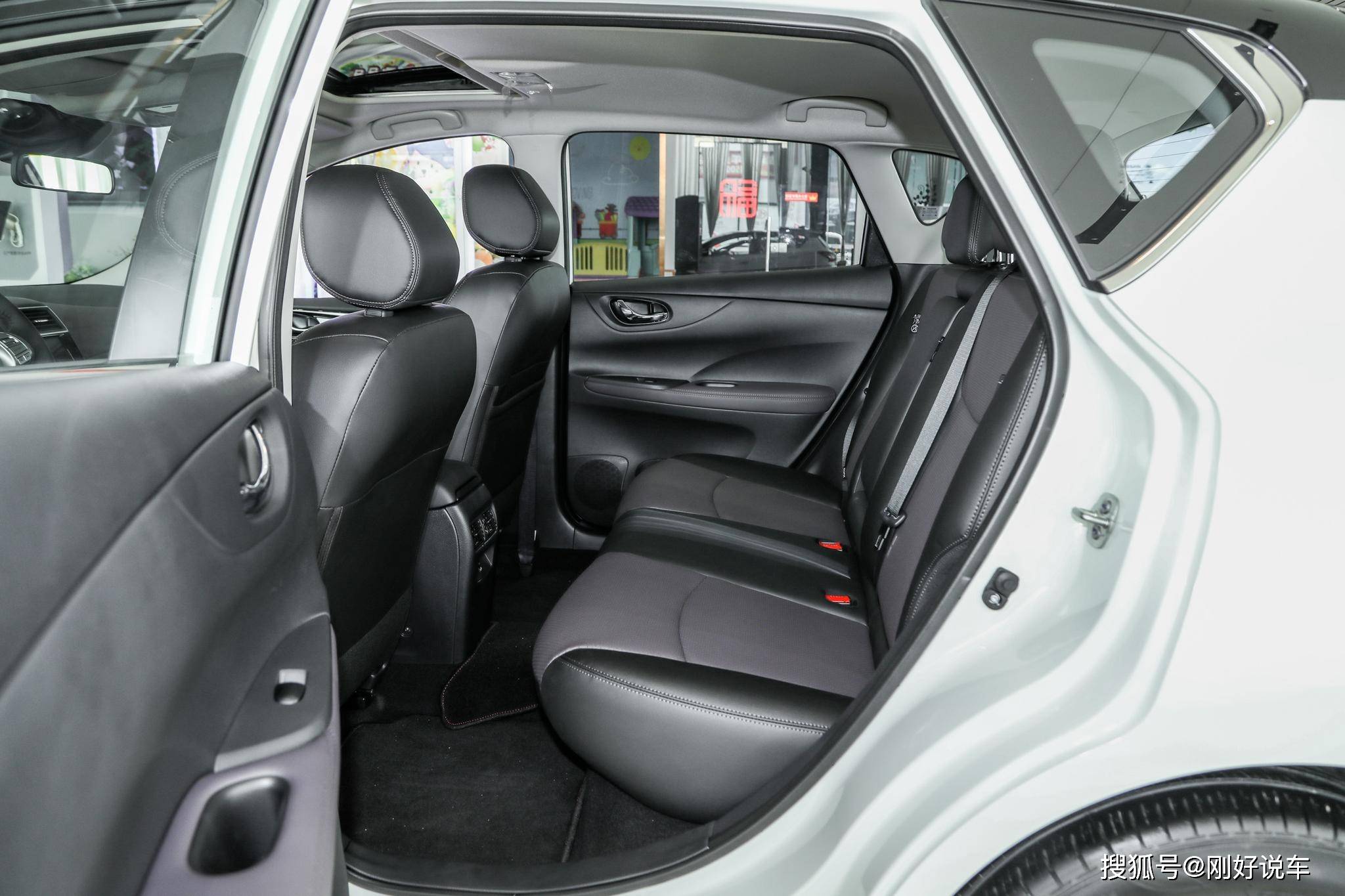 价位都是十几万三厢轩逸的销量缘何是两厢骐达的10倍