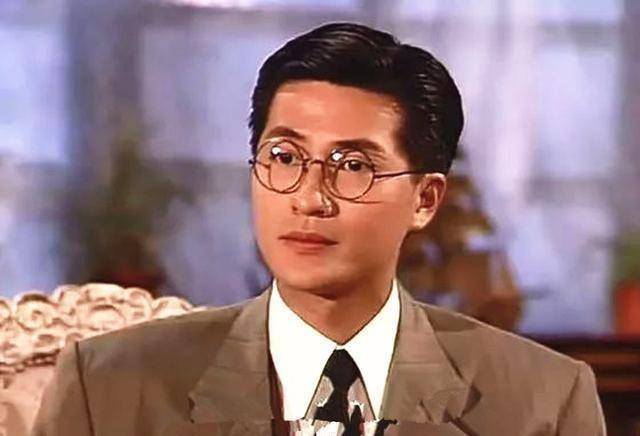 58岁林韦辰现身内地捞金,打扮年轻似小伙,两段"父女恋"最轰动_网友