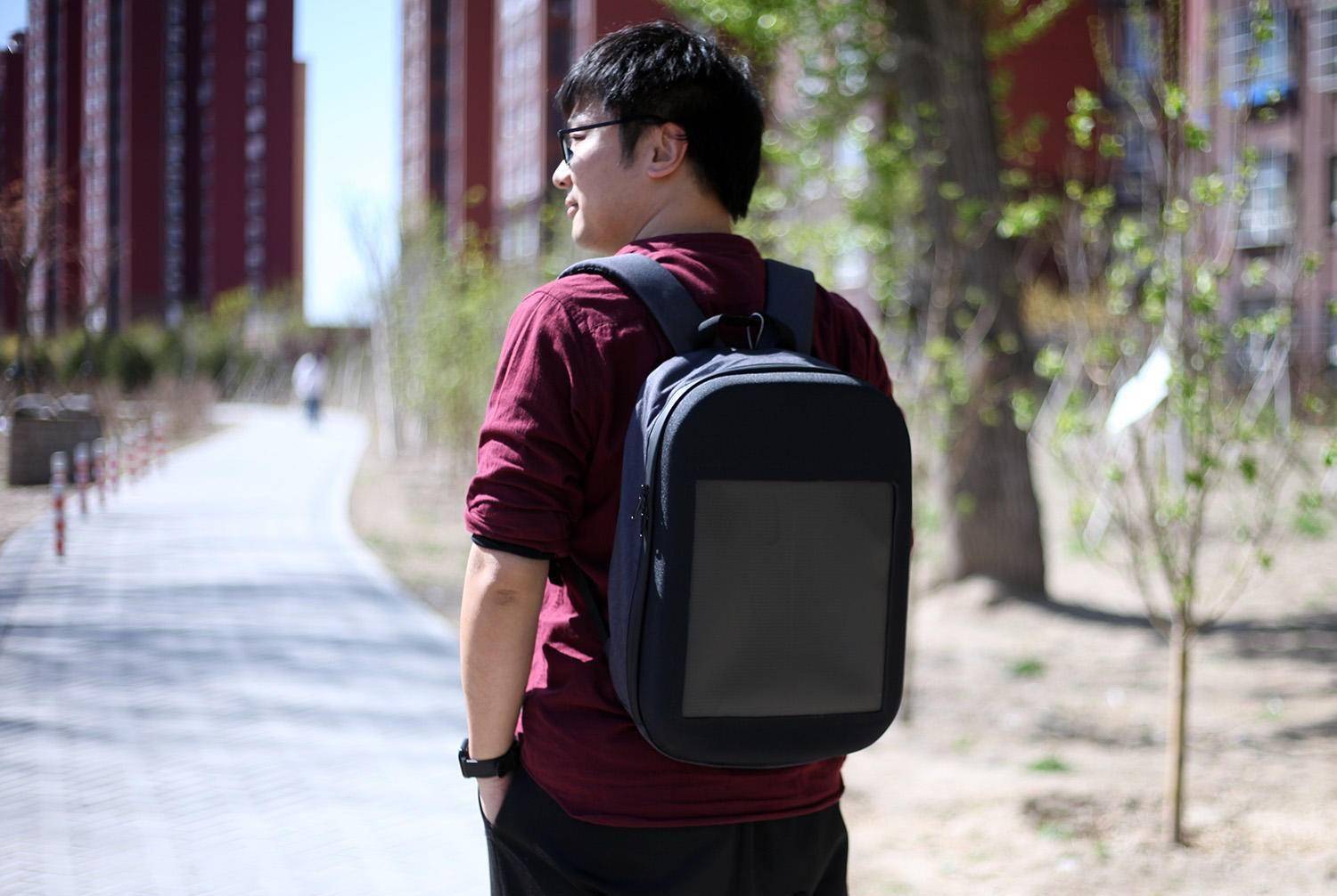 回头率百分百的研色led动感背包,让你轻松成为最靓的仔