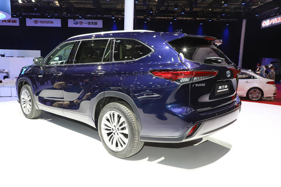 实拍解析广汽丰田全新一代汉兰达全新风格更年轻混动系统加持