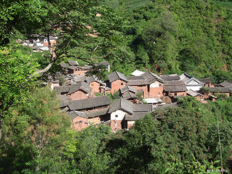 云南十大旅游古镇之一，千年历史的最美白族村寨，云南大理诺邓！