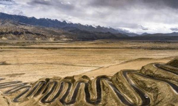 新疆高原天路，全长36公里却有600多个弯道，老司机也要小心谨慎
