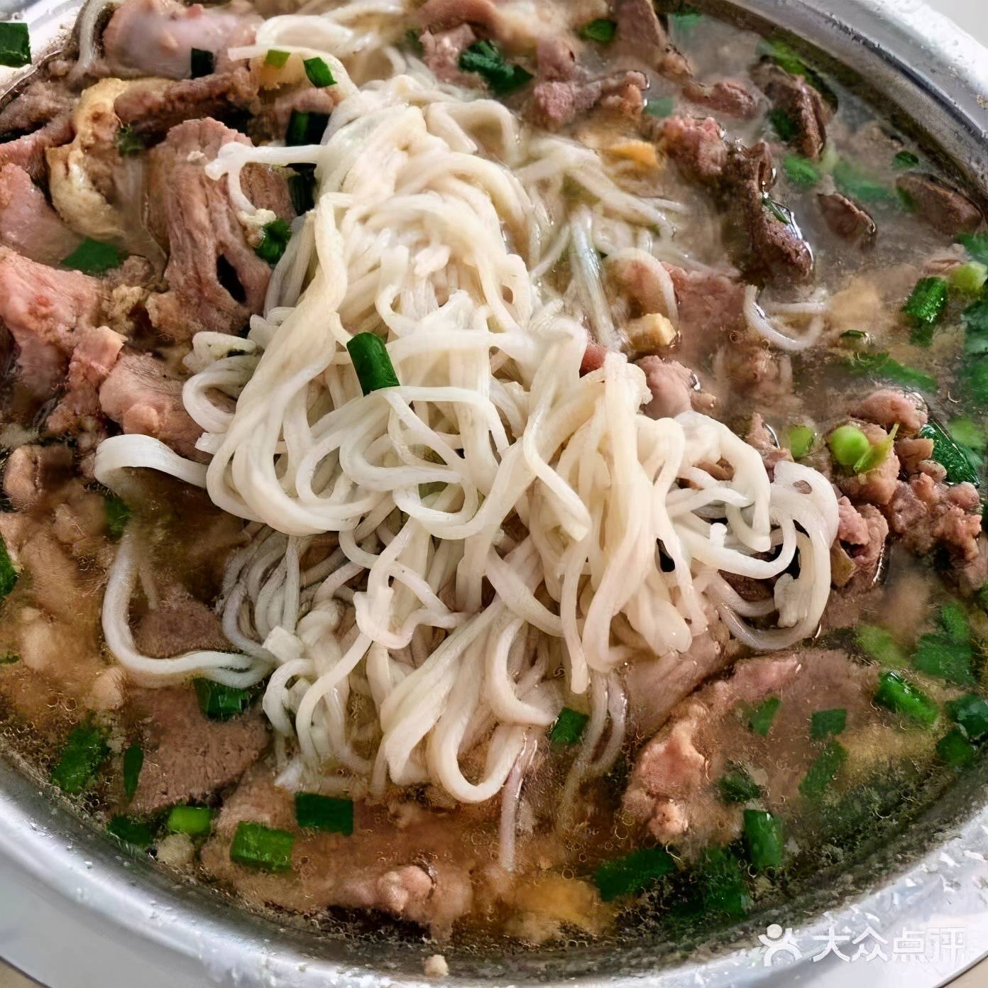 榨粉味很足,粉很细软,整个榨粉微酸,不是酸馊味