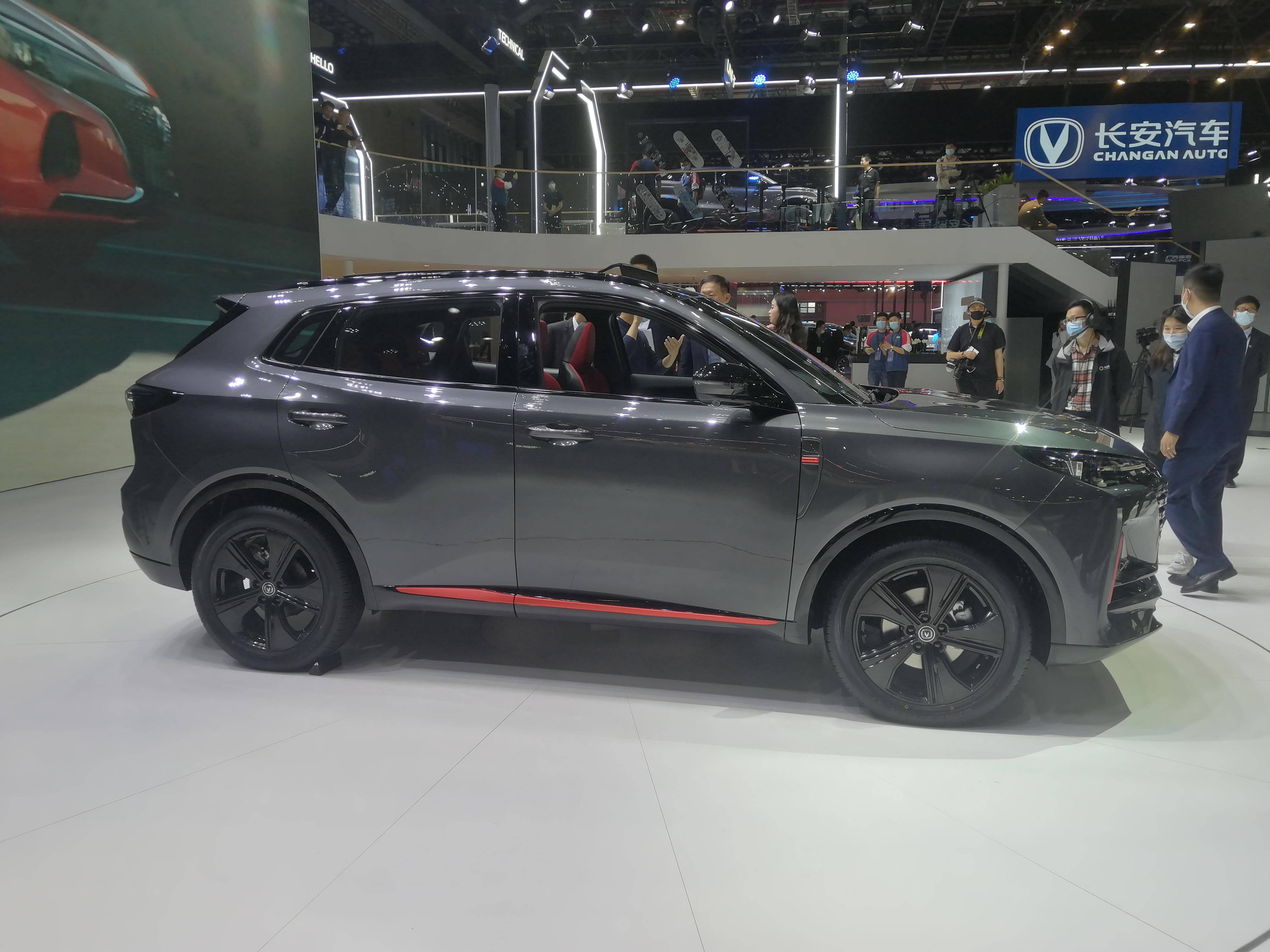 2021上海车展:第二代长安cs55plus首发 尺寸升级