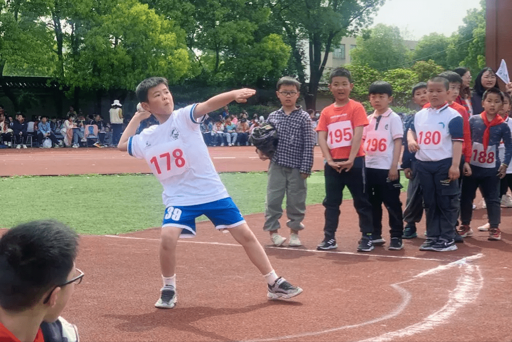 无锡市新吴区坊前实验小学第十二届春季运动会隆重开幕