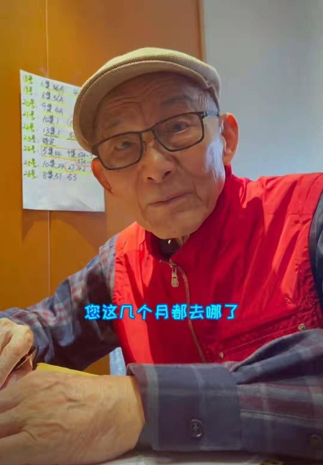 87岁济公游本昌罕现身!瘦到青筋暴起,晚年为哑剧赔1000万