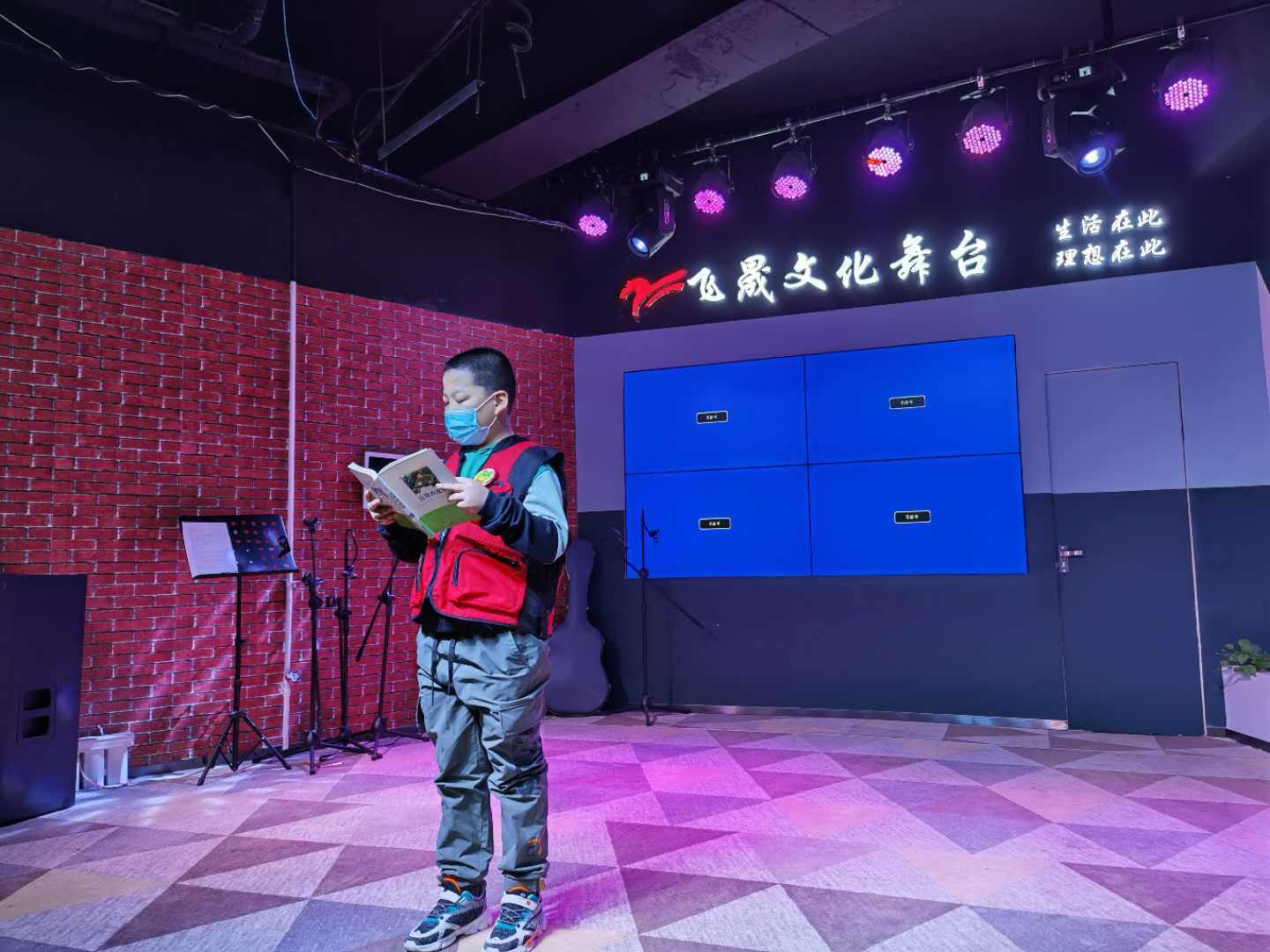 乌市晚报小记者联合北晟子衿学社举办读书沙龙会