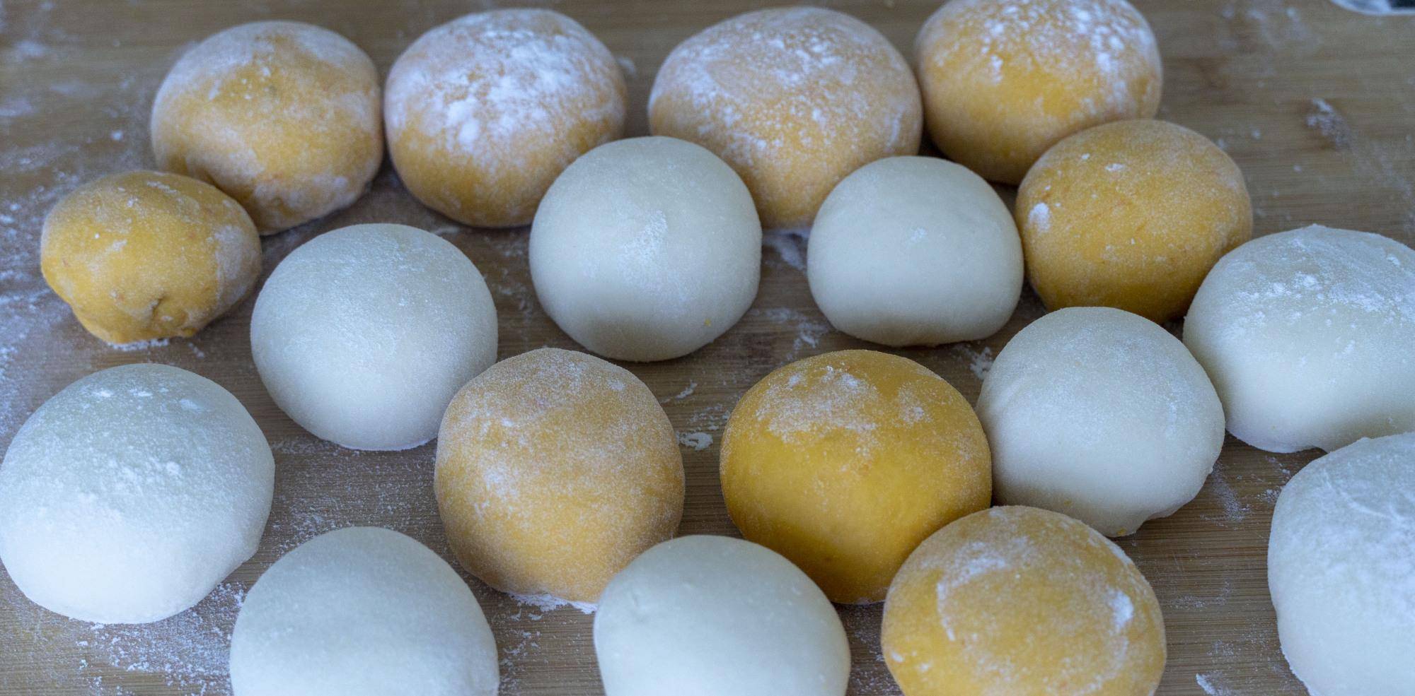 面粉里加一块南瓜,教你新花样,香甜暄软,孩子一顿吃5个夸好吃_面团