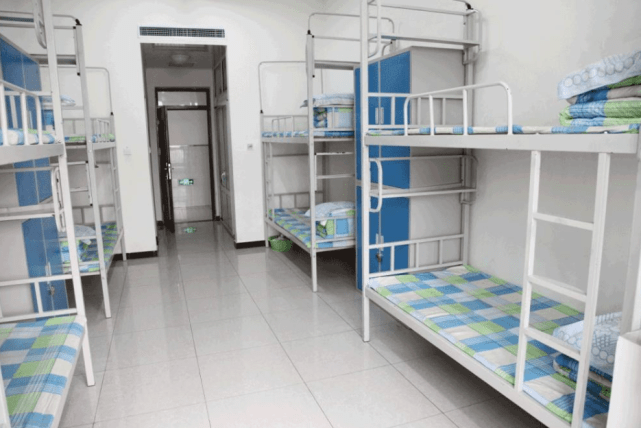 白岩松"再苦也不让儿子住校",住校带给小孩子的伤害,真的大