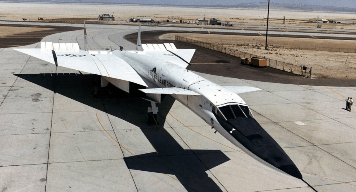 "女武神"xb70轰炸机,美国只造了两架,飞行速度达到3马赫