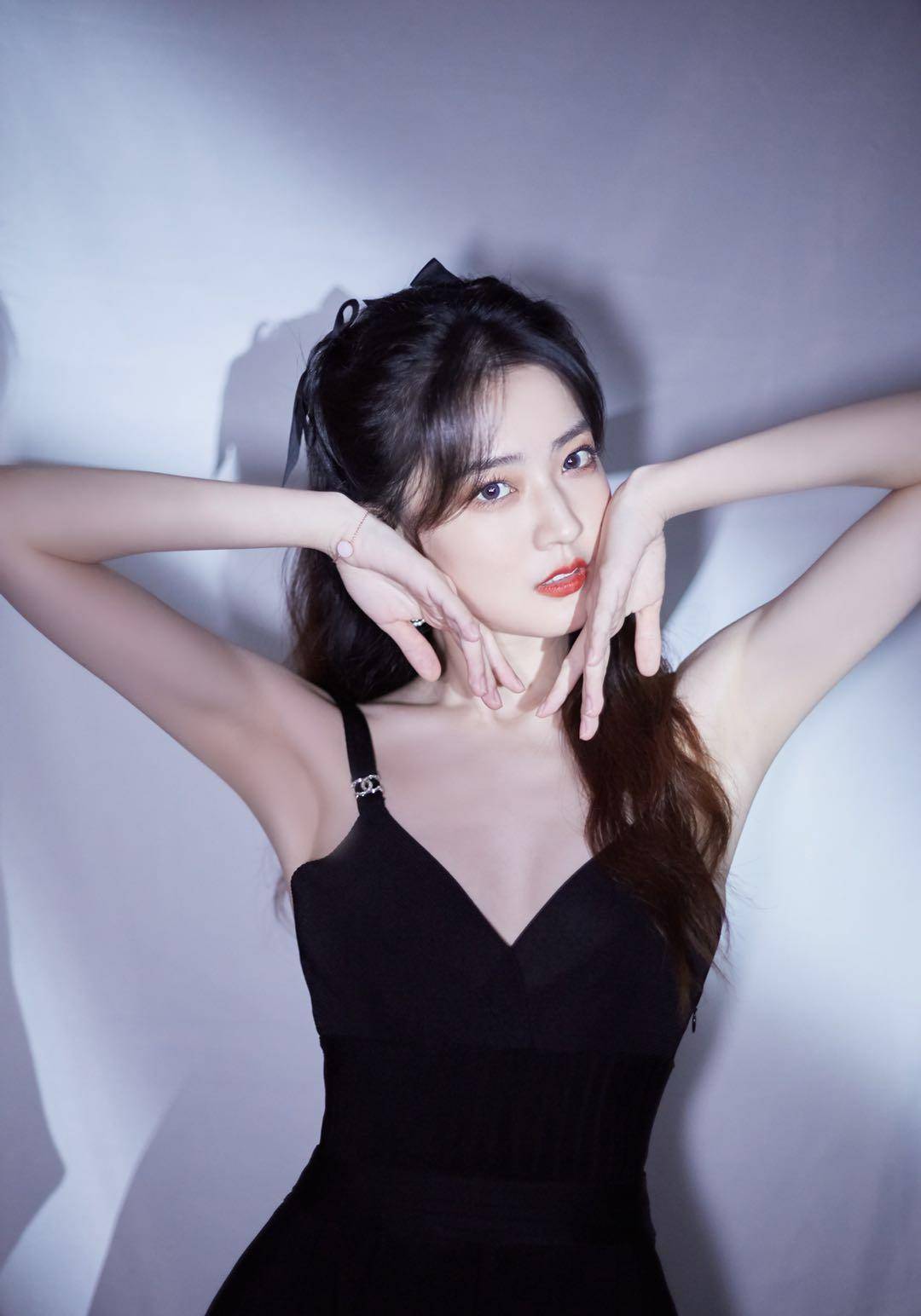 原创徐璐穿黑色调连衣裙太好看了,就是有点忒瘦