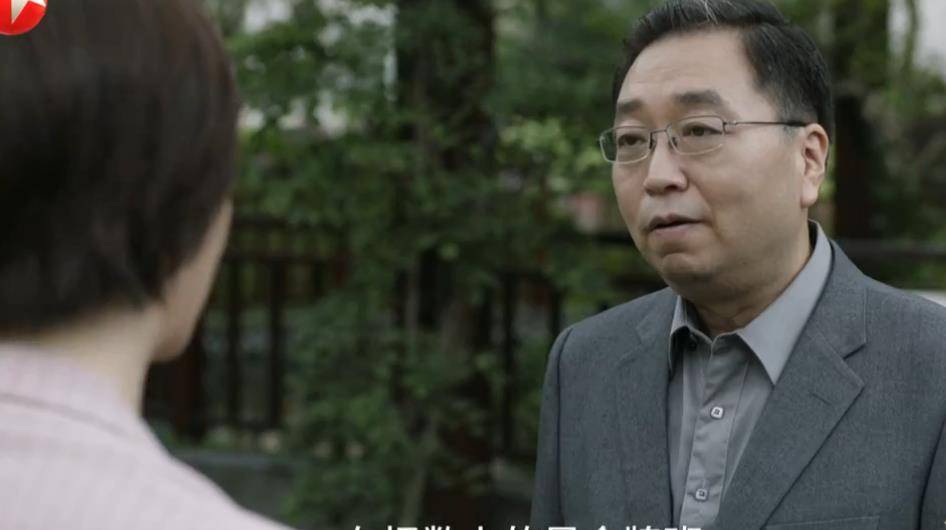 因为不能上足球课要补习,子悠夜晚偷偷哭泣,上课走神