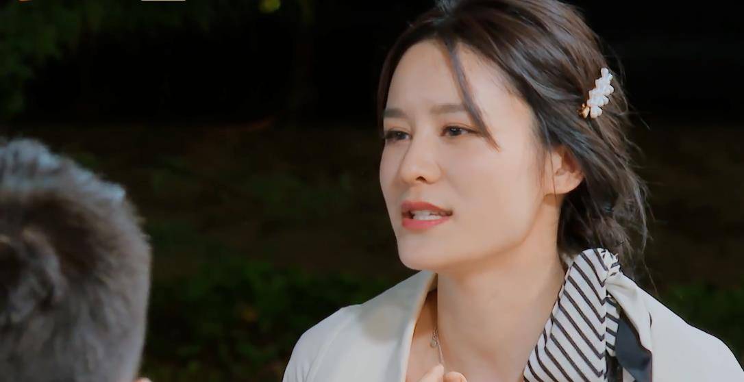 原创张馨月否认贪图林峰的钱曾要求婚前财产公证泪流满面惹人怜爱